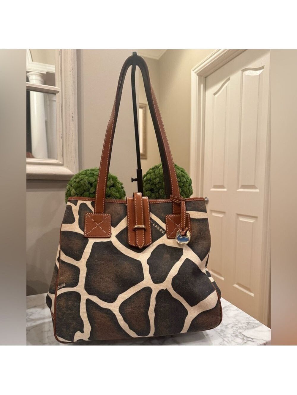 Dooney & Bourke - Giraffe Coated Canvas Tote, Very Nice Condition Shoulder Strap - Picture 1 of 12
